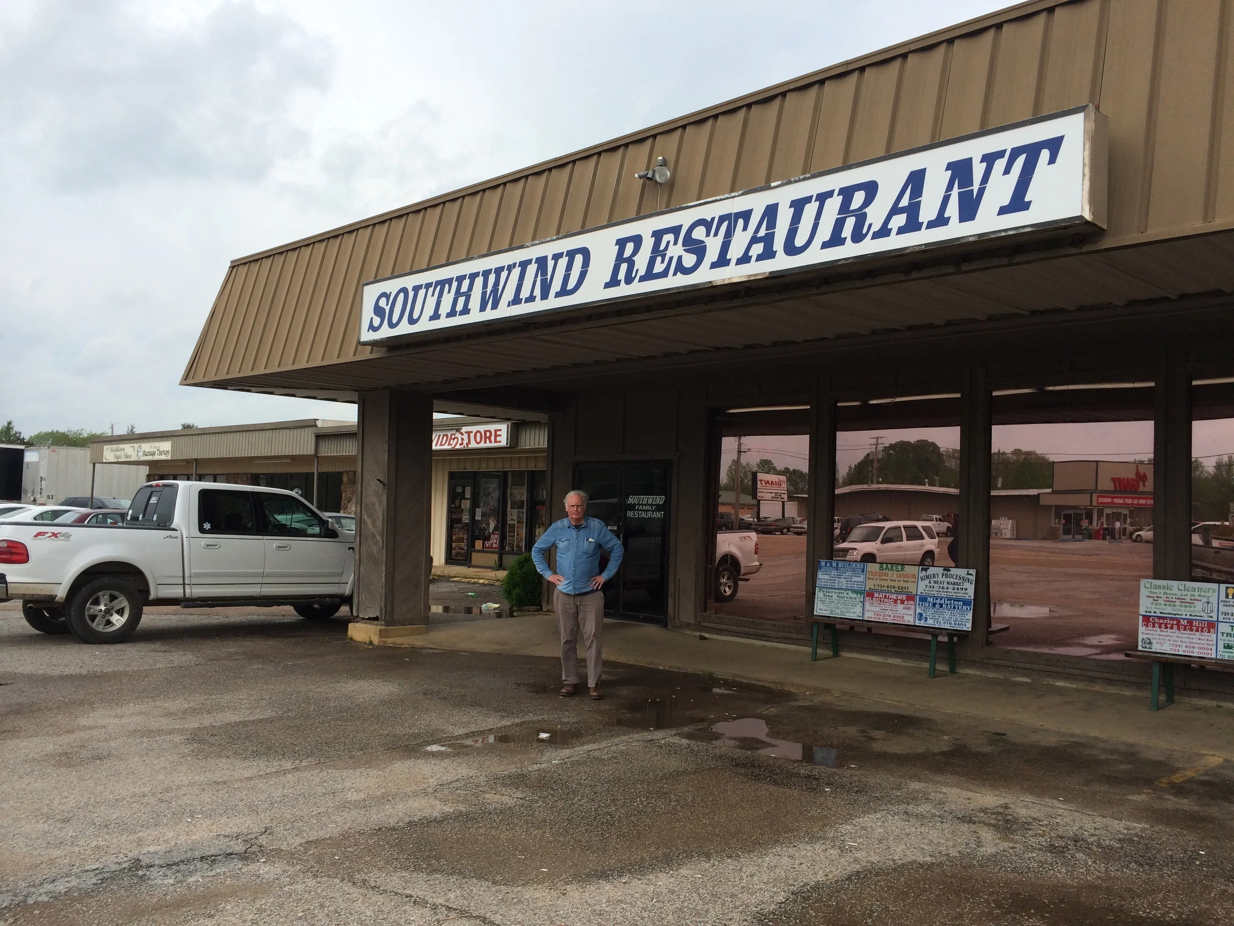 We scrupulously avoided the national chain restaurants. Local eateries, like the Southwind Family Restaurant in Middleton, TN or Stoner's Family Restaurant in Chambersburg, PA proved interesting spots for quick lunch breaks and people watching.