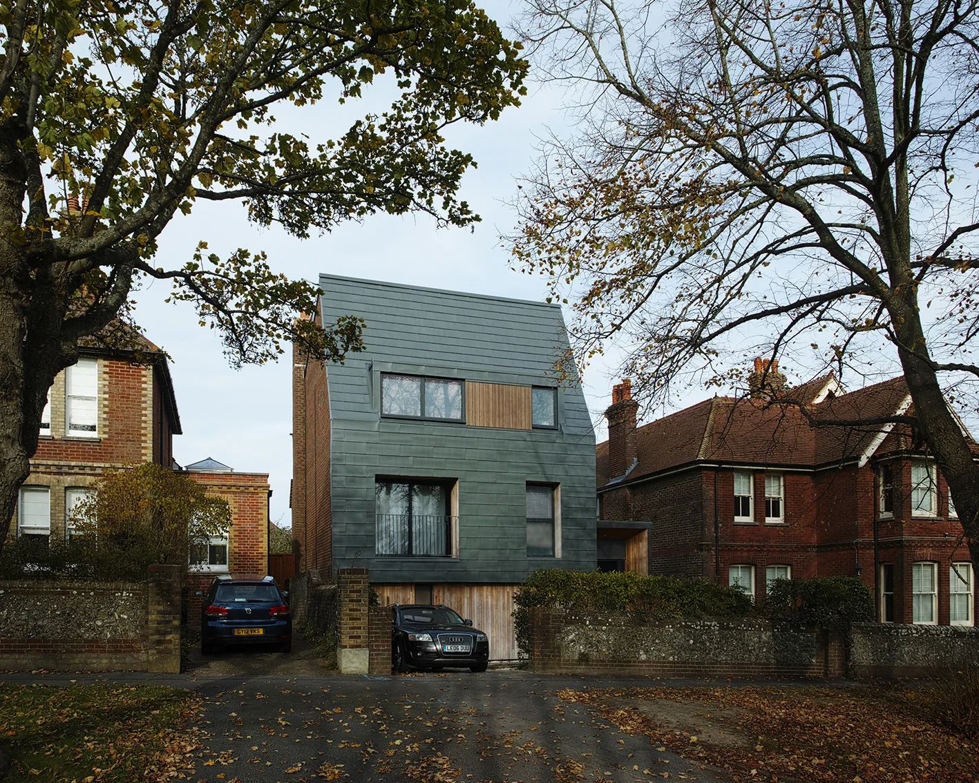 Prince Edward's Road, Lewes Extension and remodelling of a detached house in the Wallands area of Lewes. The house has been completely reclad in a mix of zinc shingles and timber cladding, while a new side extension wraps around the back to create a new space that opens out onto the garden.
