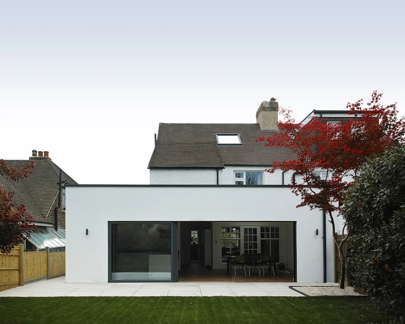 Extension, Lewes This rear extension has completely transformed a 1930s house by opening up the ground floor to the garden. The new open-plan kitchen and dining area has a 7 metre-wide triple sliding door, and the sense of light and space is further enhanced by strategic placing of rooflights and a south-facing clerestory window that brings morning sunlight into the kitchen area.