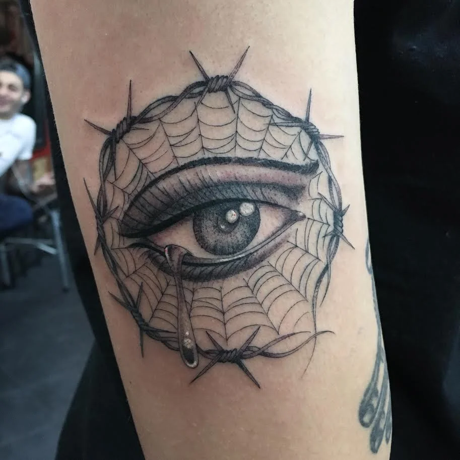 Big-Steve-Tattoos-Eye-Cobwebs-Barbed-Wire.jpg