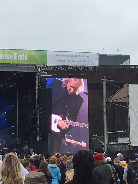 Joe Walsh Performs at #UNITEtoFaceAddiction