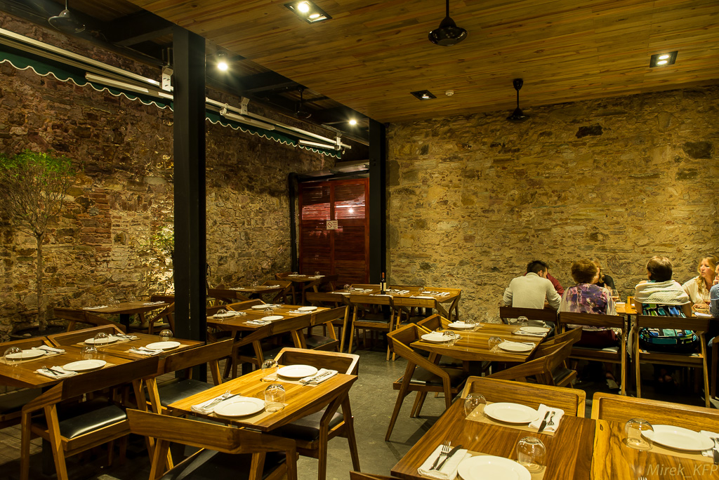 20131202L'Osteria_interior+food-5.jpg