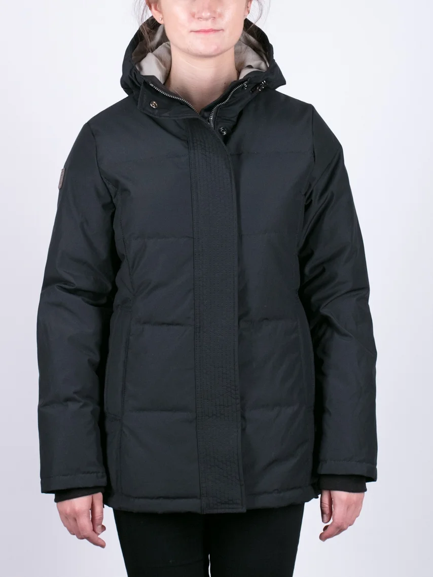 Anjou-Black-Out-01.jpg