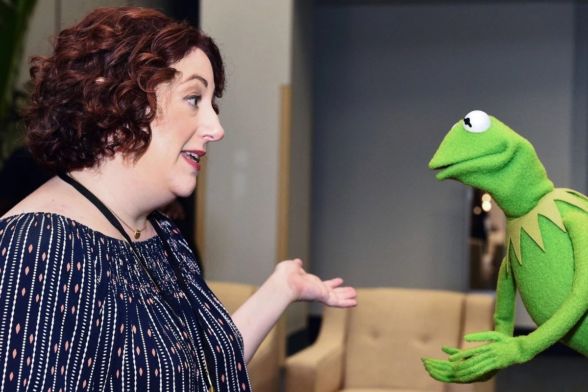  Chatting with Kermit the Frog 
