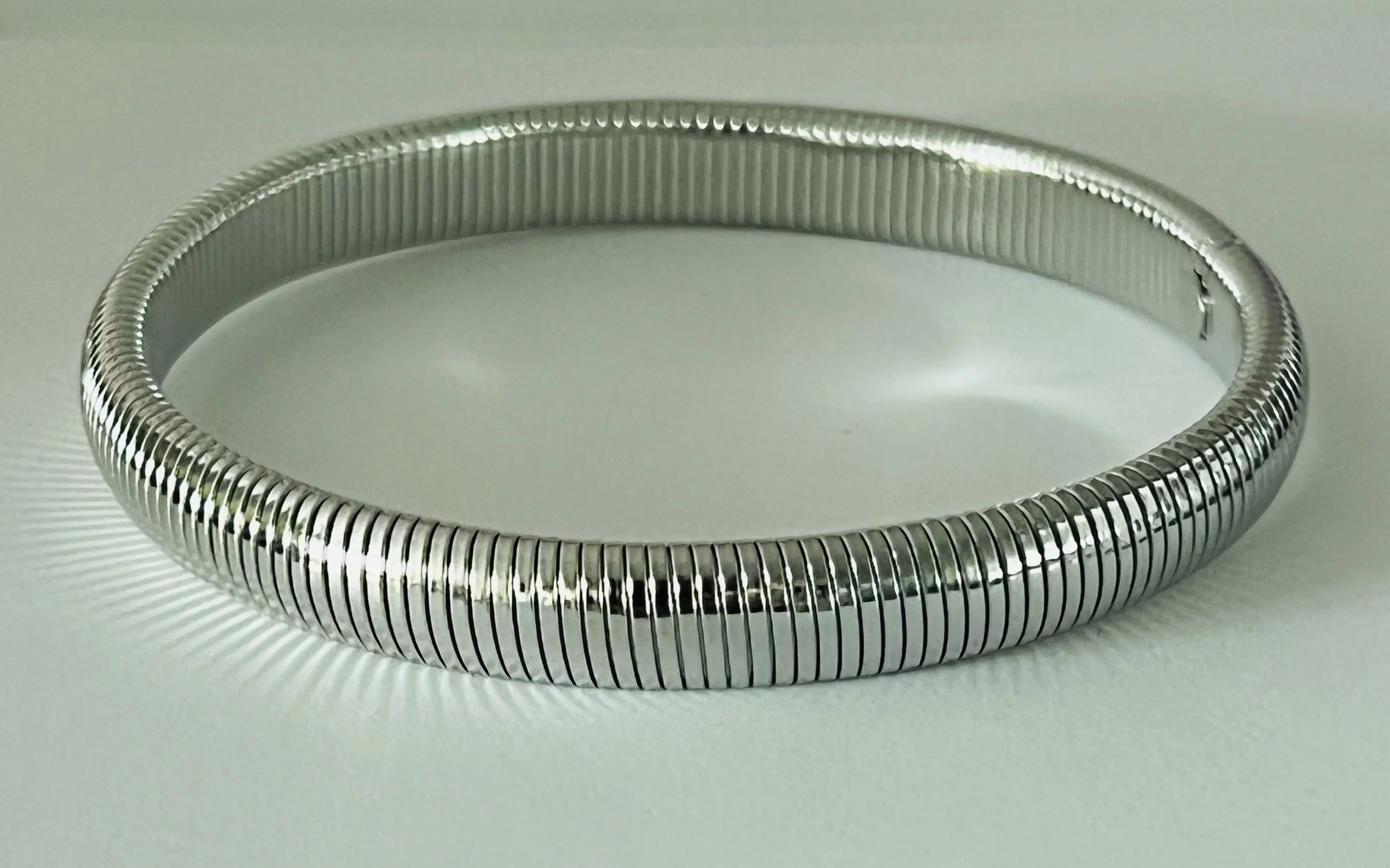 THIN SILVER SNAKE BRACELET