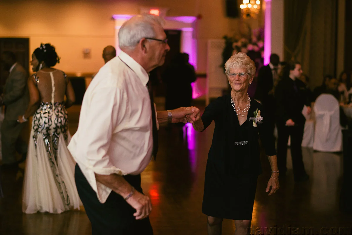 Burlington-Wedding-Photographer-Carmens-Hamilton-Photography-059.jpg