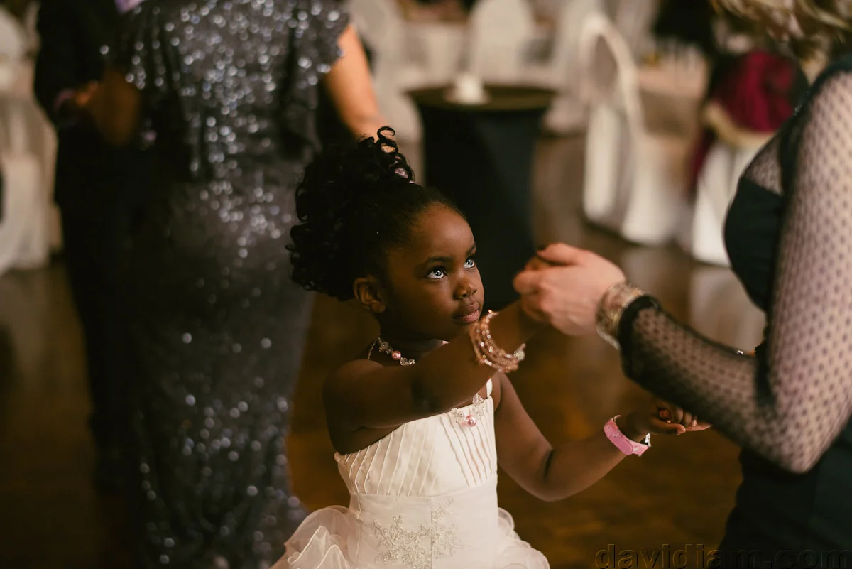 Burlington-Wedding-Photographer-Carmens-Hamilton-Photography-065.jpg
