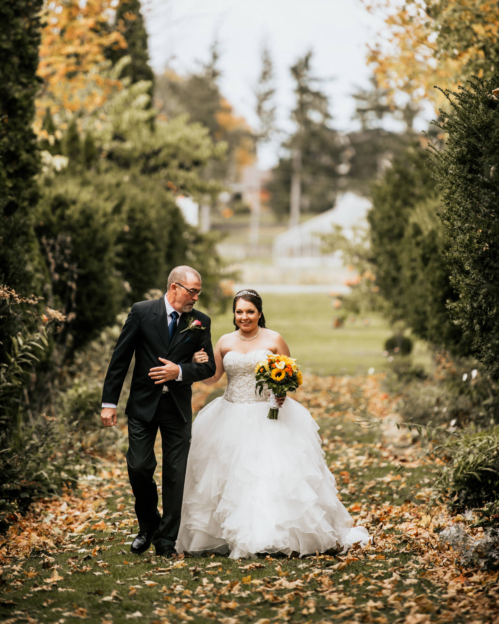 father-daughter-walk-down-the-aisle-cranberry-creek-001.jpg