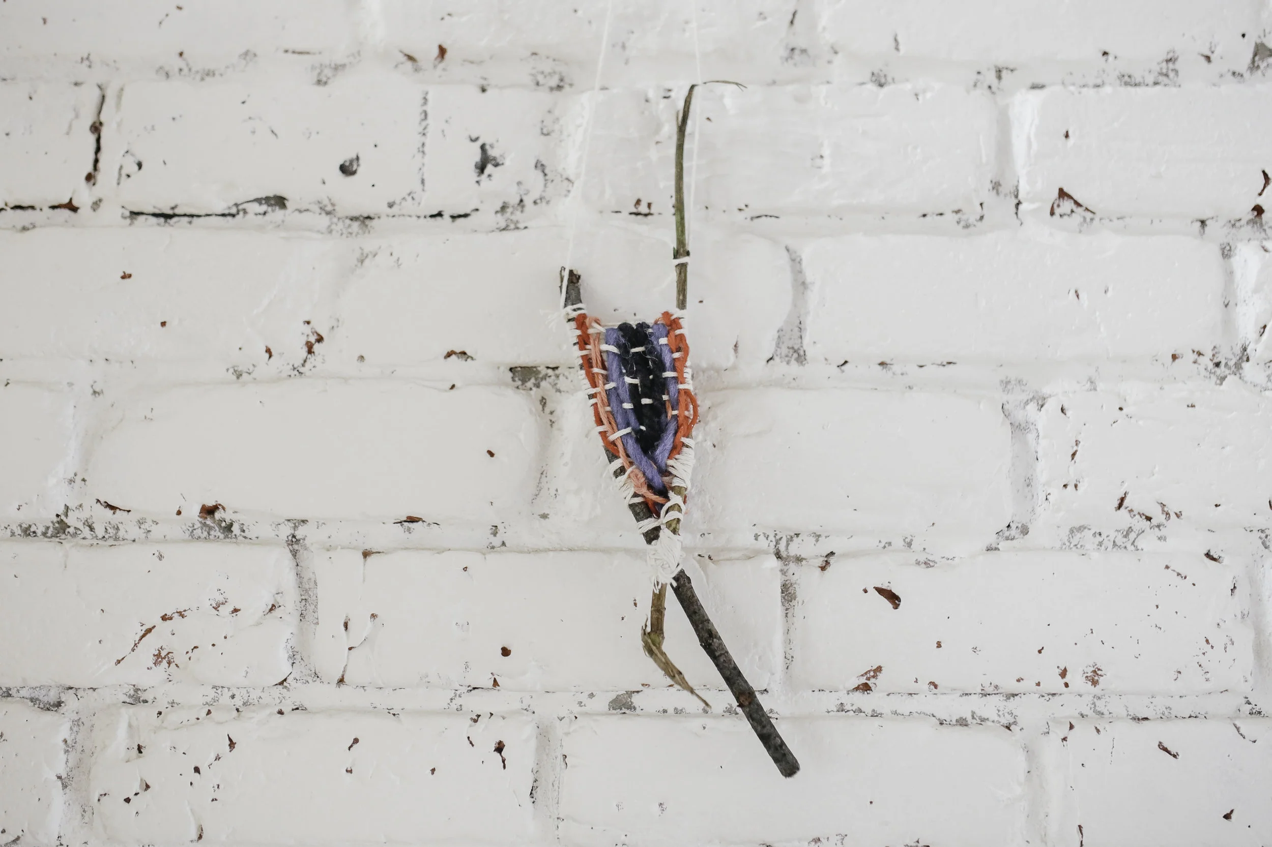 TISSAGE DE LAINE ET DE BRANCHES / POUR ENFANT (ET ADULTE!)