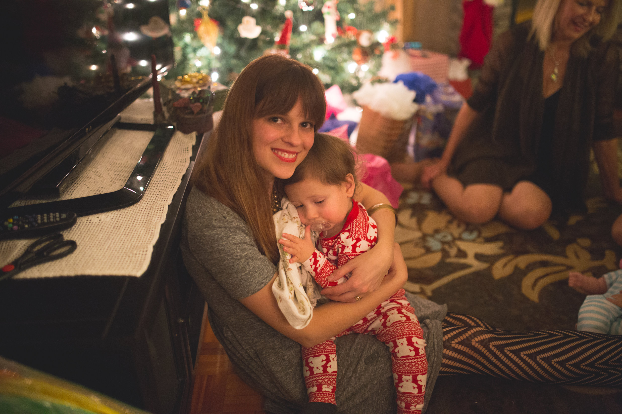 Ma face ici. C'est rare! Moment doux avec petit Paul, au réveillon de Noël chez ma maman, l'an passé.