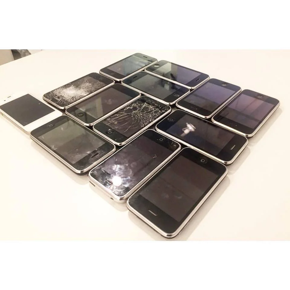 iPhone Grid collected iphones produce an continuous grid, will be used as singular screen (work in progress)