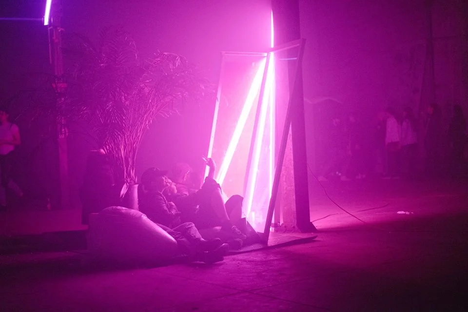 Famousonmars "Lounge"