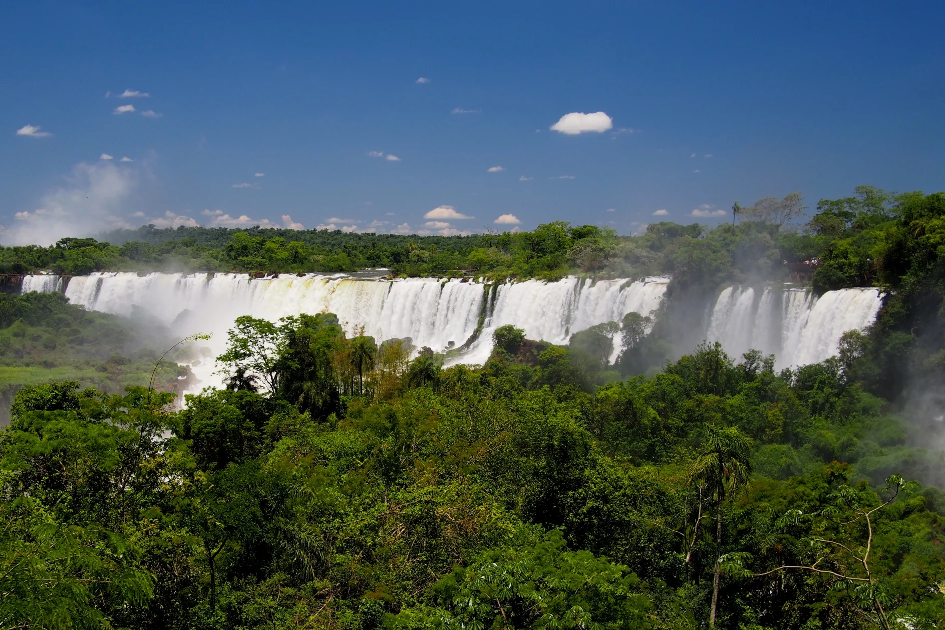 The range of falls as seen from the Circuito Superior