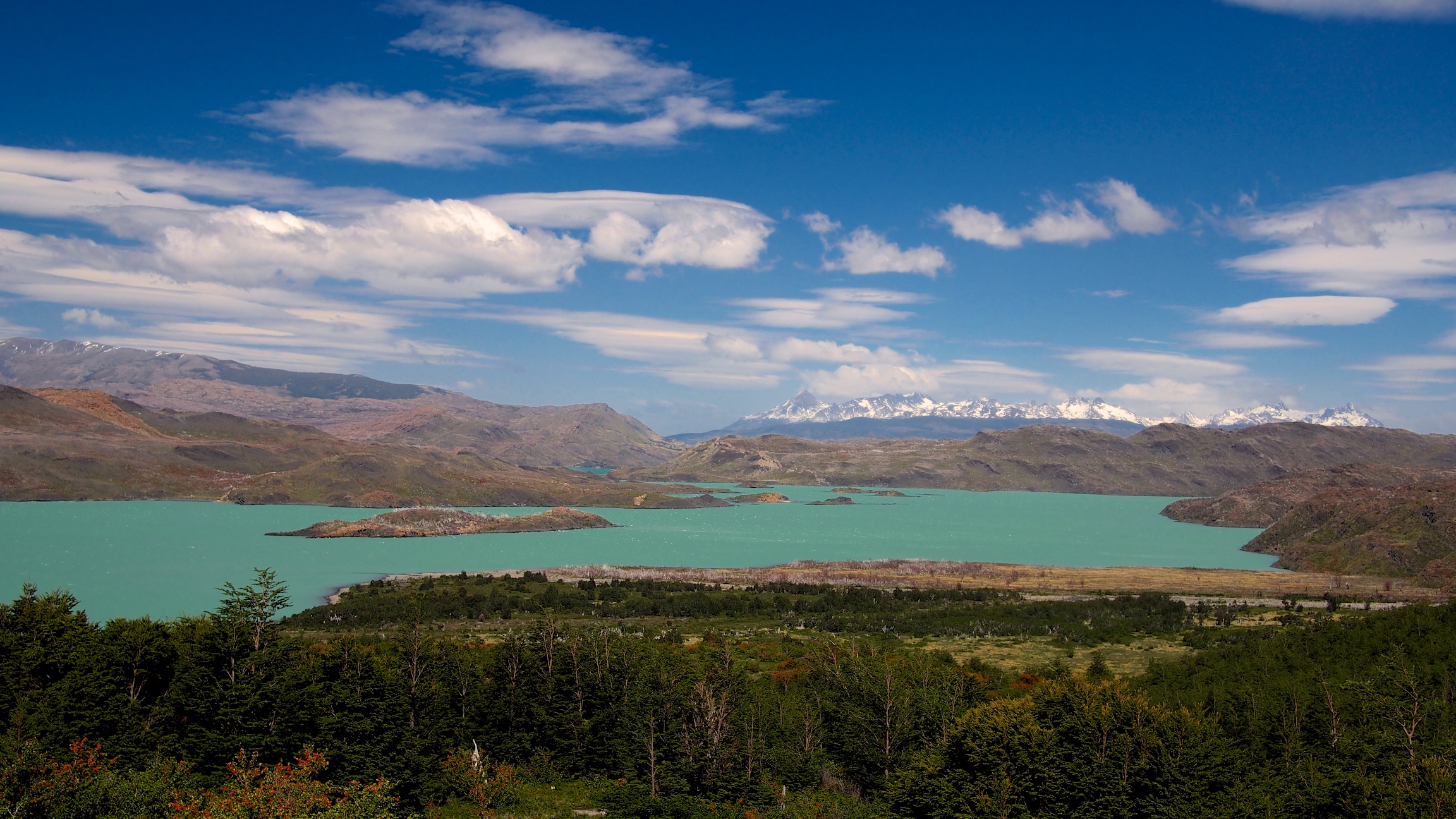 Our first view of Lago Nordenskjöld as we made our back from Valle Frances. Possibly the most beautiful lake we've ever seen.