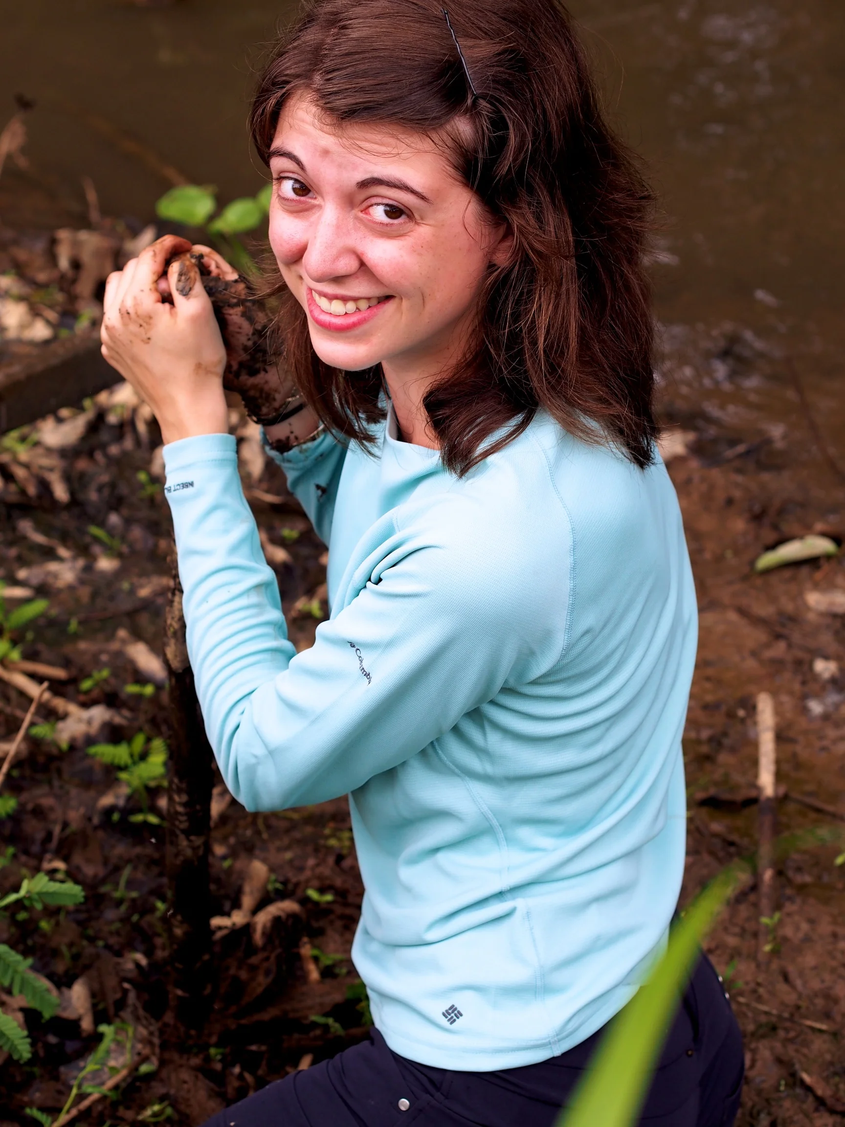 Tyler didn't hesitate to capture Anais' fall in the mud - Amazon, Peru
