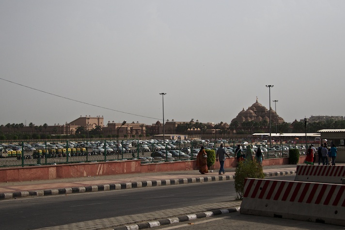 The approach to Akshardham from the eponymous metro stop