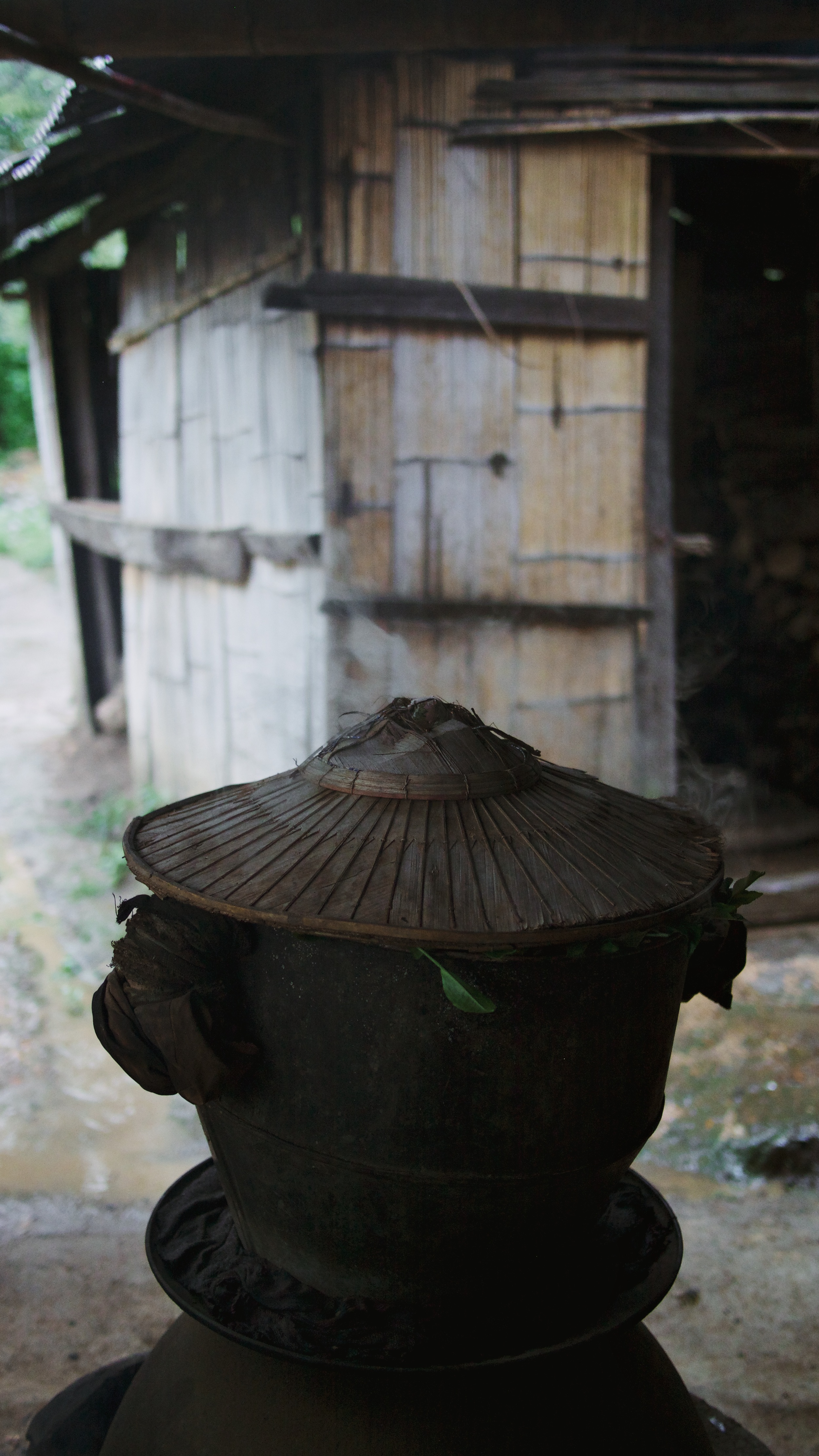 Tea-leaf steaming contraption