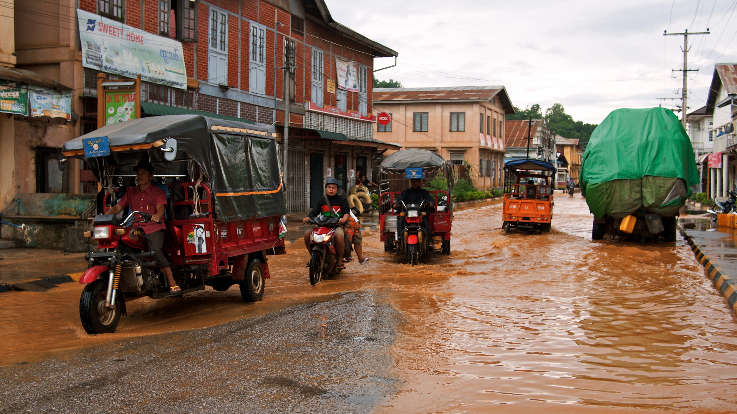 Did i mention the flood? Massive downpours the last day flooded town out, including Thura's bike storage unit. And we were rushing to catch a bus...