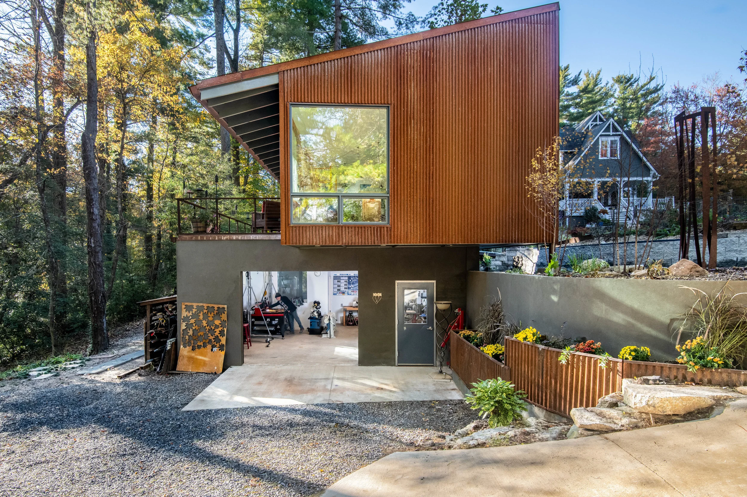 LUCKENBOOTH ART STUDIO