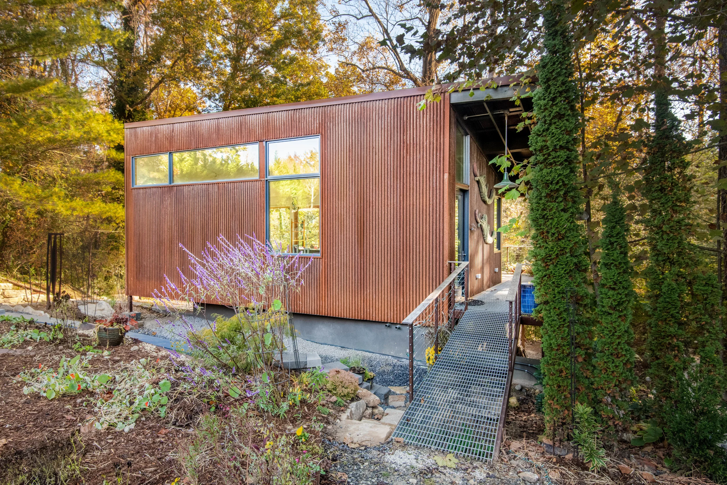 LUCKENBOOTH ART STUDIO