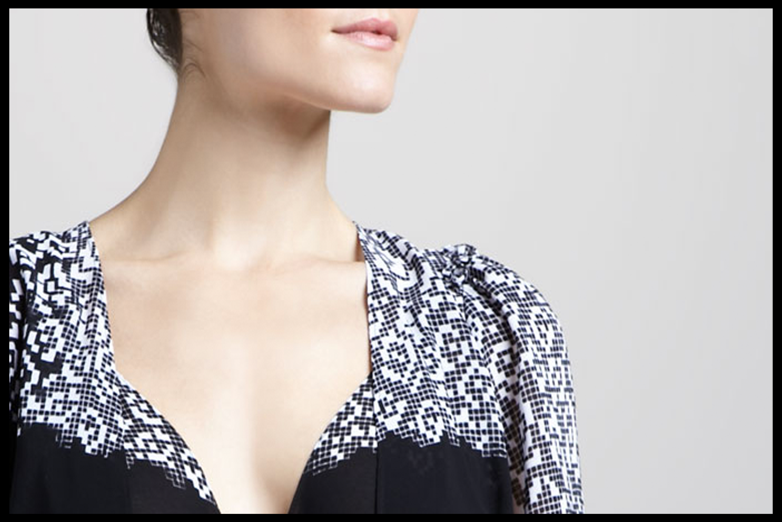 Black - White Print Wrap Close-up.png