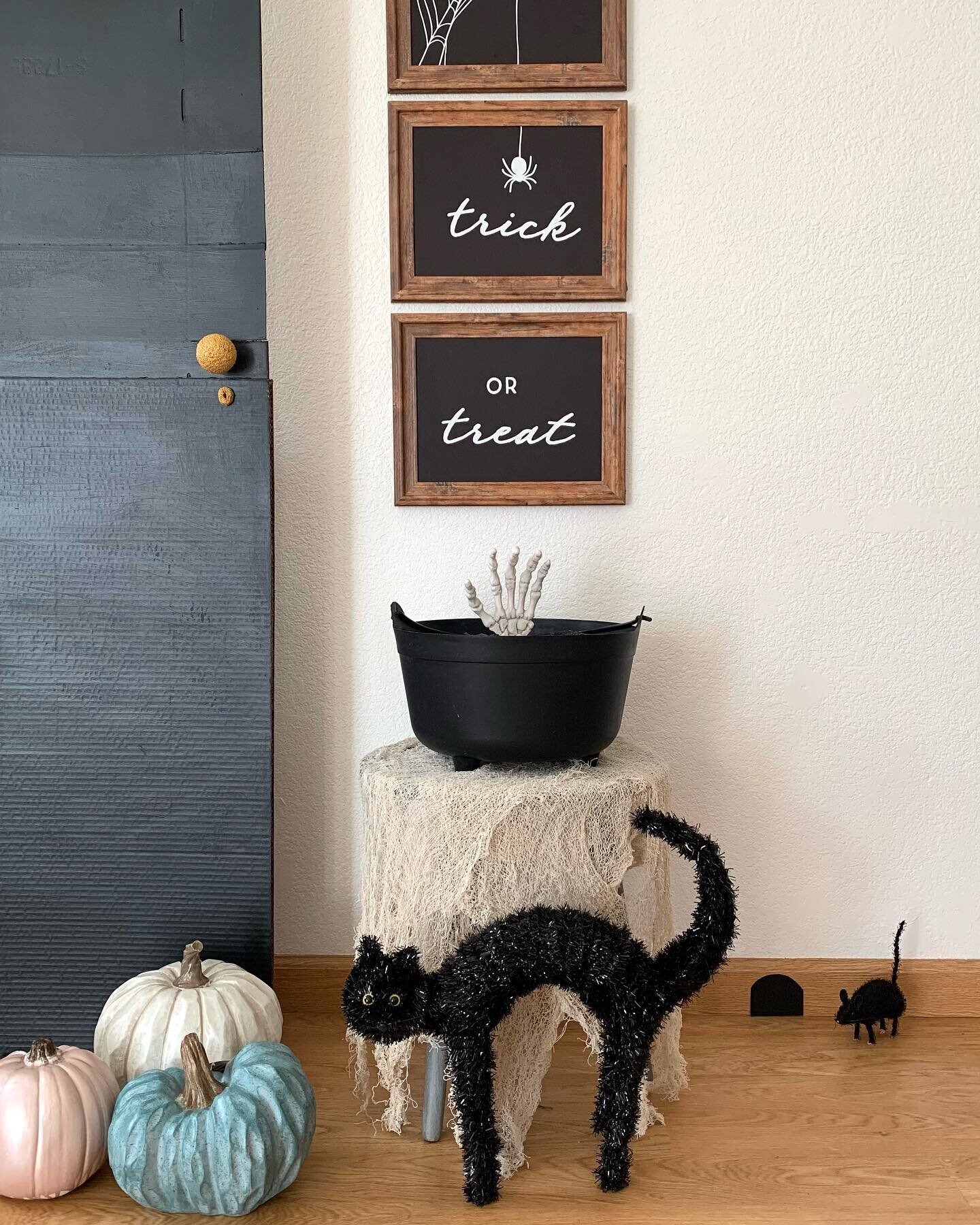 On the blog today, I partnered with @grafixartsplastics to share tips on how I turned plain wood glass frames into Halloween home decor using Grafix chipboard + Grafix cling vinyl.

This post includes a full tutorial on maritzagarcia.website or via t