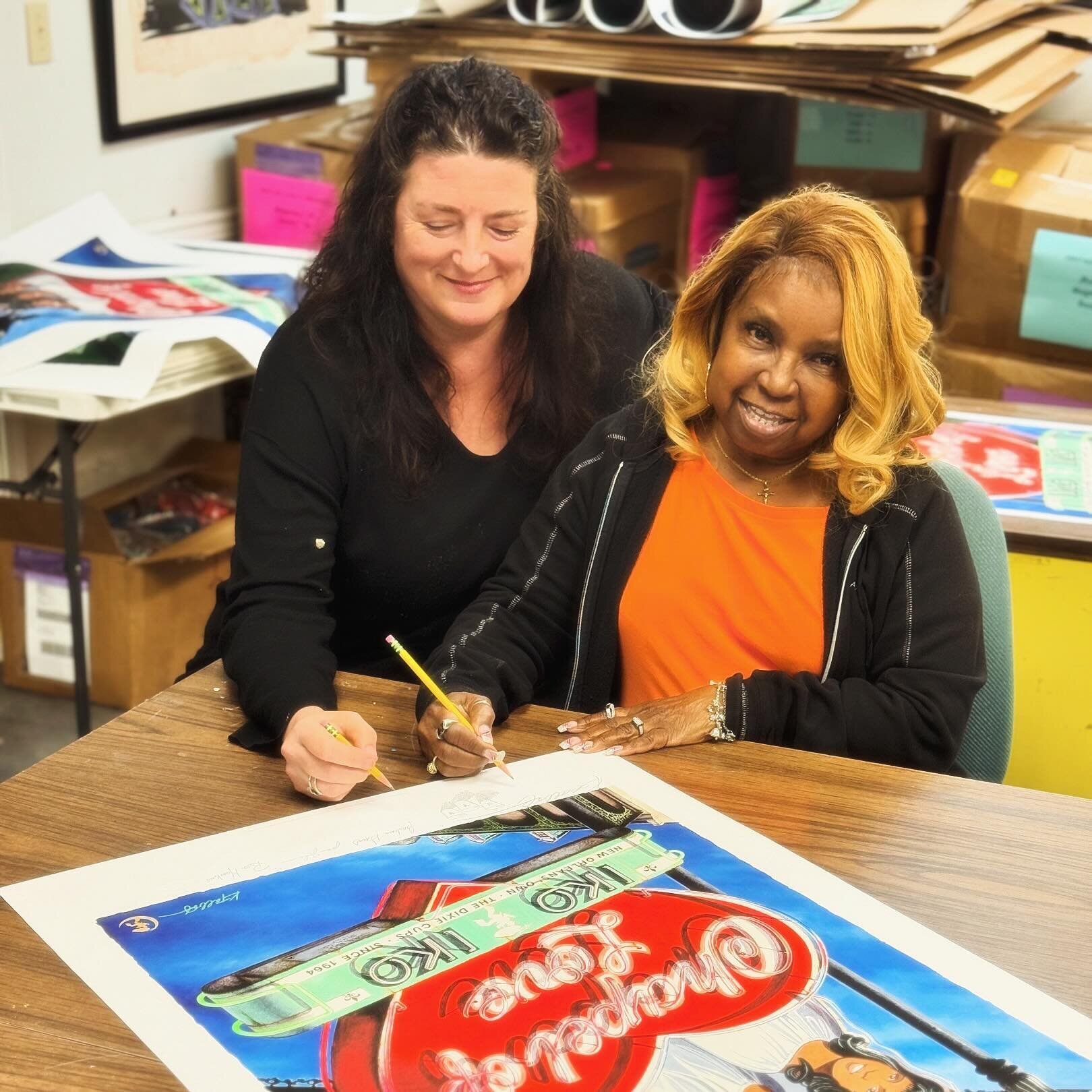 Signing posters with Miss Barbara Hawkins ❤️ She has the best stories and the best laugh. It was a true privilege to spend time with her #dixiecups

@art4nowdotcom 
@patricia_rovzar_gallery 
@coleprattgallery