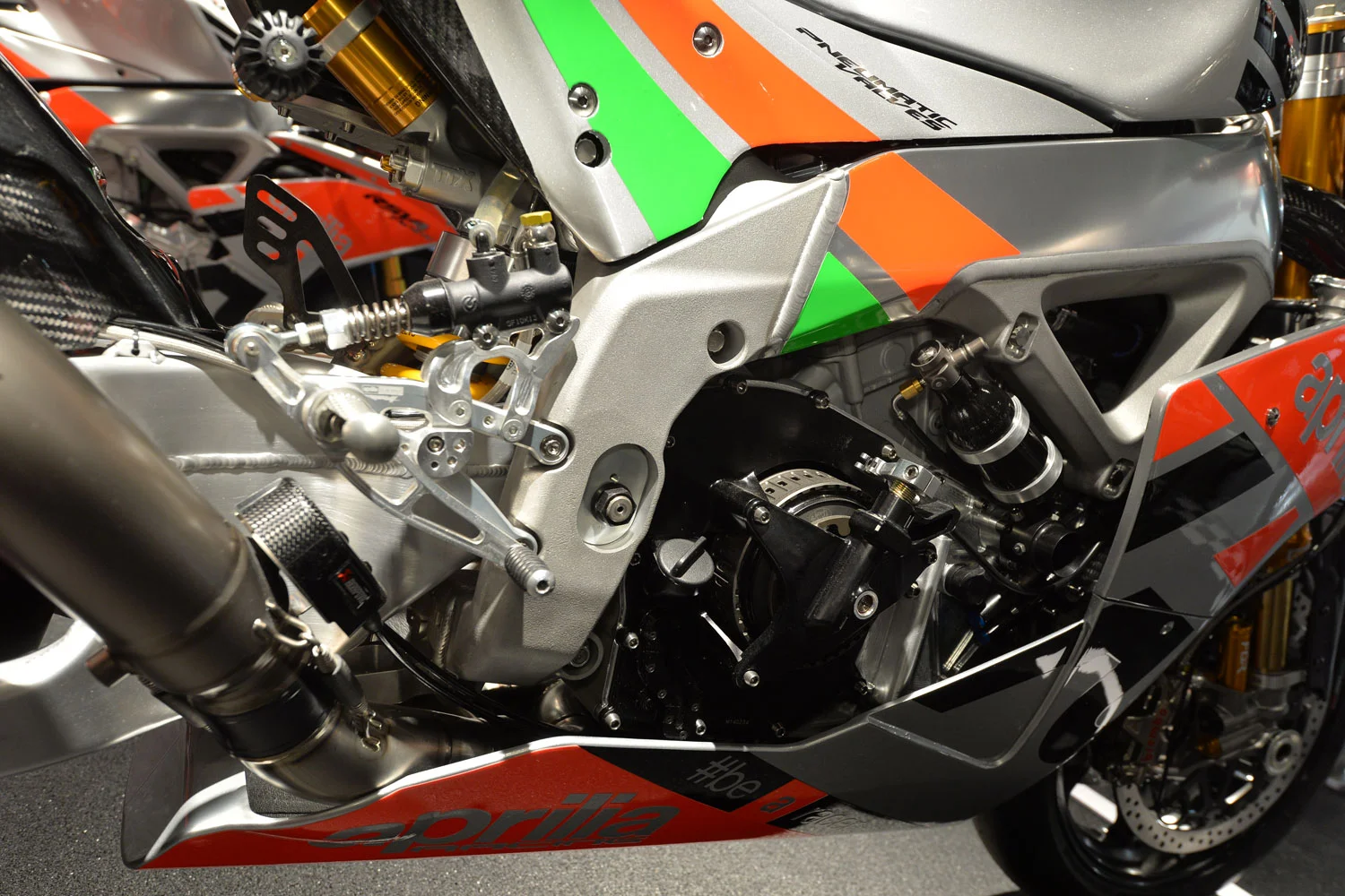Aprilia-RSV4-FW-GP_5.jpg