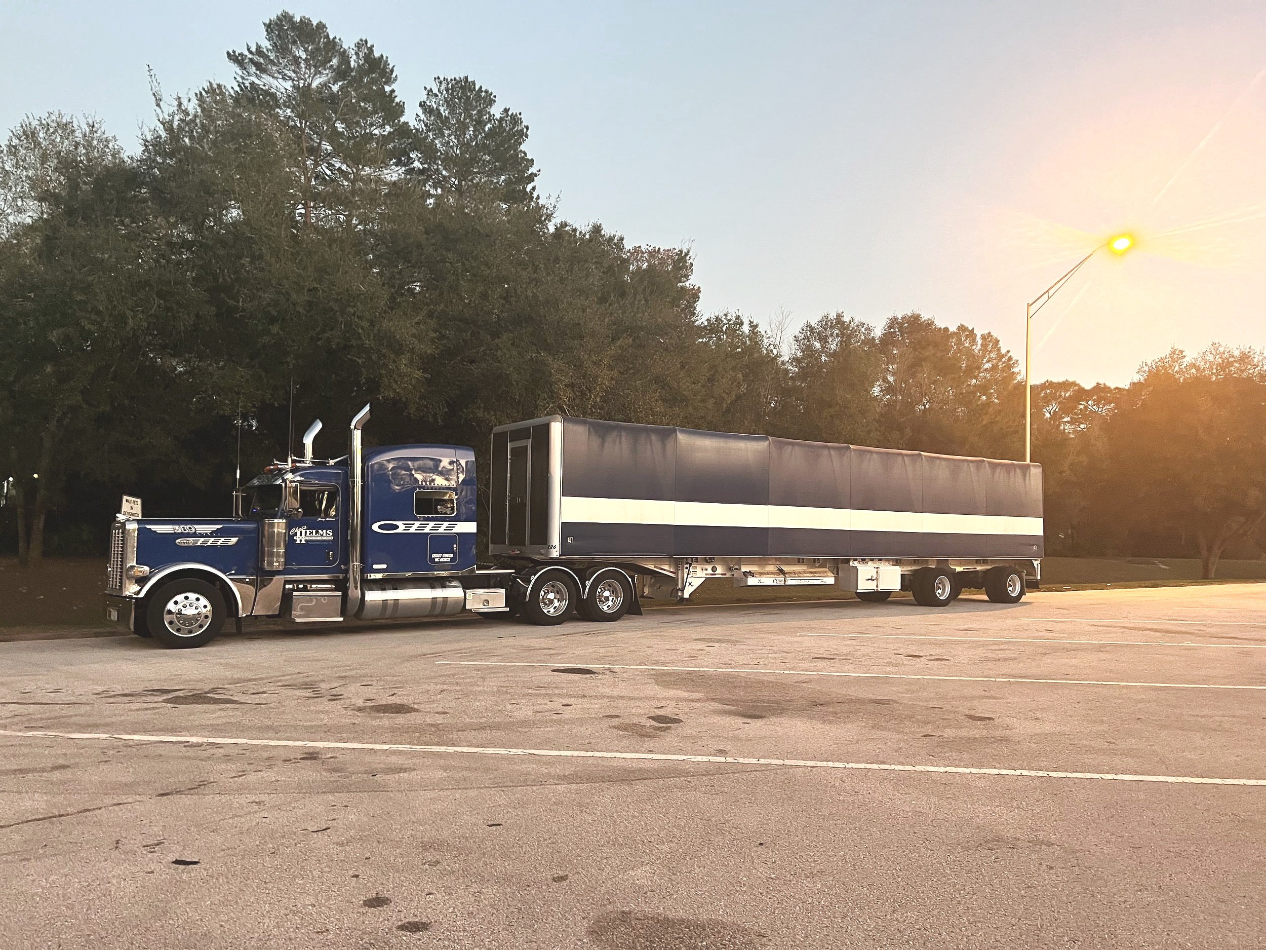 389_TRUCK.jpg