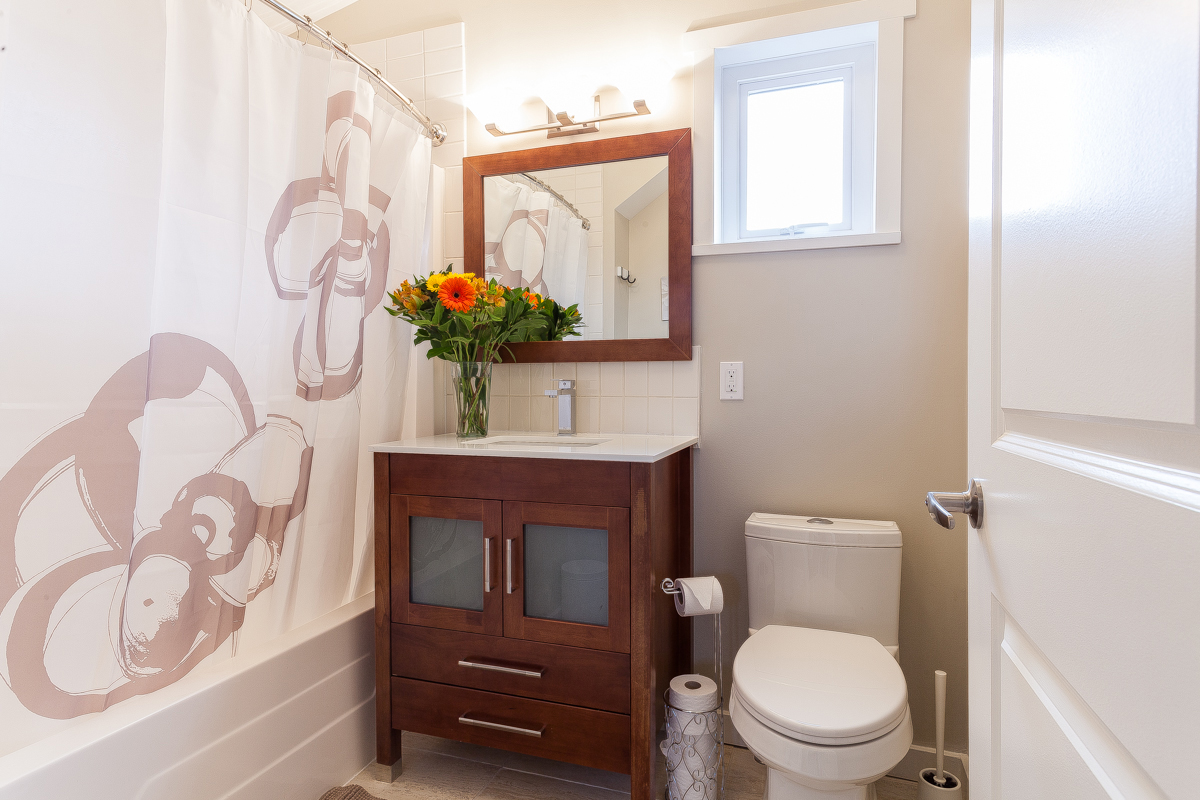 mainbathroom-upperfloor.jpg