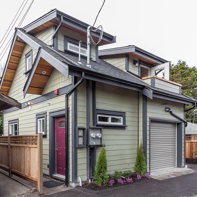 TSL Laneway Homes makes finely crafted custom-built Laneway houses, meticulously built nail by nail, frame by frame, not prefabricated because we like to believe it&rsquo;s all in the details. #liveinthelane #lanewayhouse #vancouver