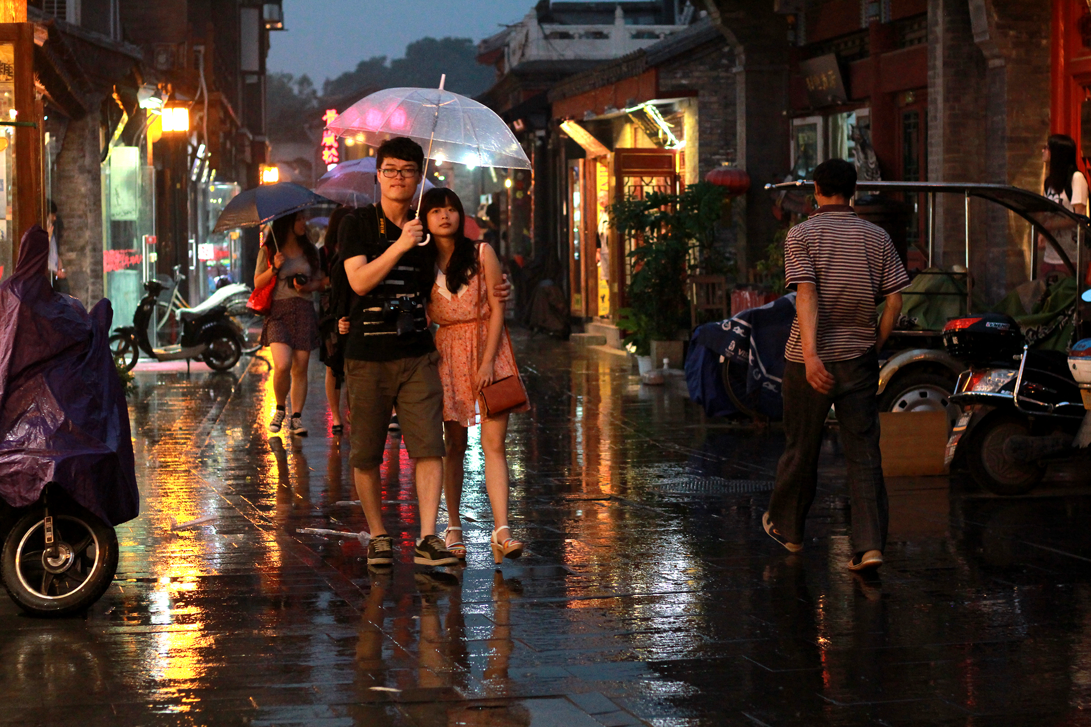 umbrella couple.jpg