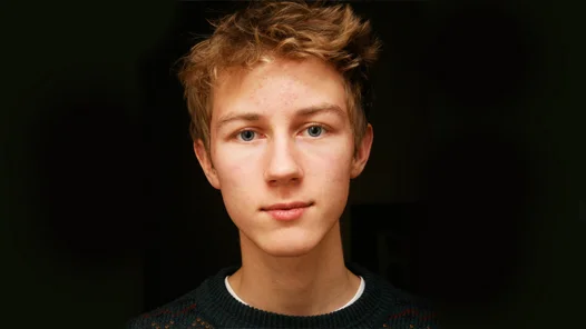 Charlie Lyne, director of his debut film Beyond Clueless 