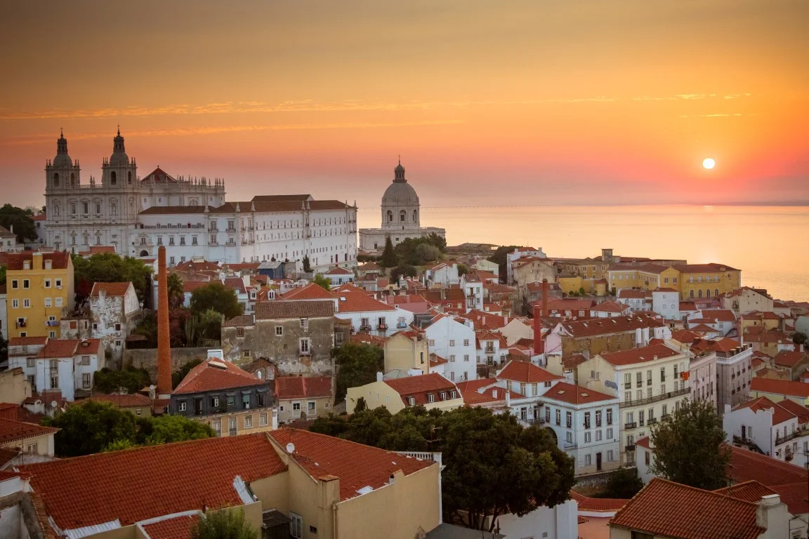 Lisbon Residential Filming Trip In 2018 FdA Film & Media Arts Production went on a residential film project to Lisbon, Portugal. This was a year one led project, the film the group shot is 'Novo Comeco', directed by Scott Morgan. Sunday 25th February - Thursday 1st March 2018 £295 per person. Flights from Bristol - Lisbon. 4 nights accommodation. Staying at Lisboa Central Hostel. See results from previous year's shoots via menu on left. 