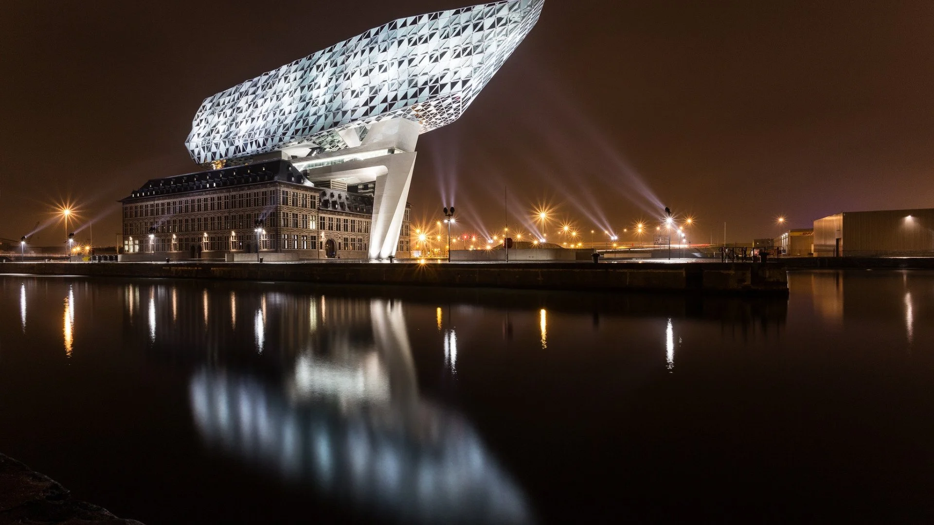 A huge, faceted glass volume sits on the roof of the new headquarters Zaha Hadid Architects has designed for Antwerp's Port Authority.  This photo said had creative licence and was found at goodfun.ru by Anglas 2018