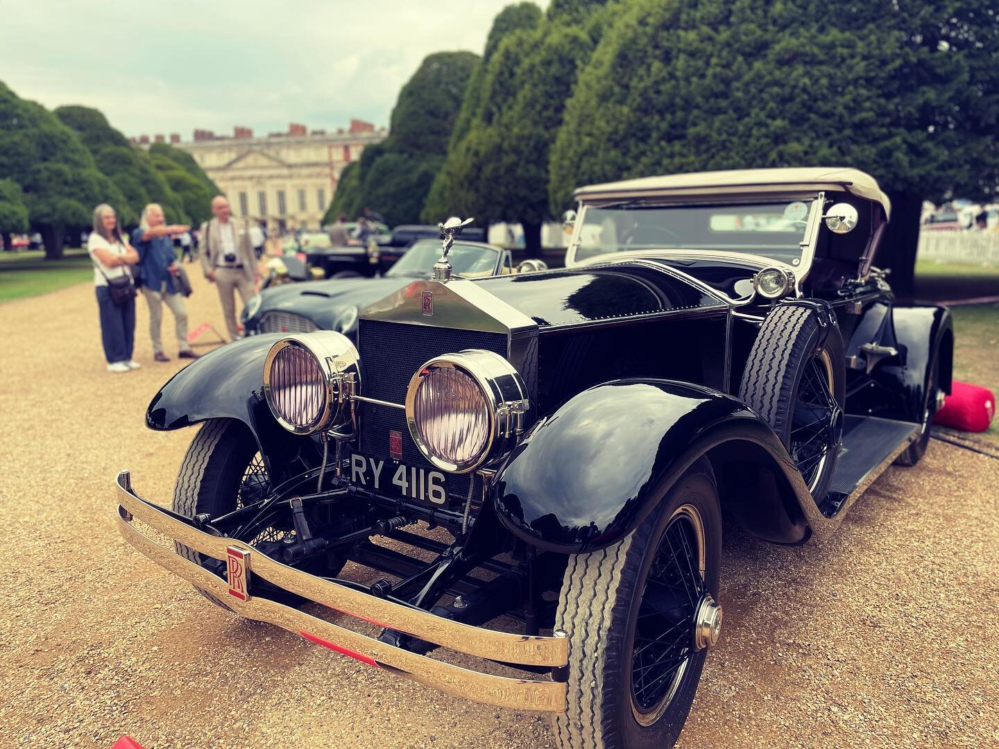 We are delighted to be showing the Rolls Royce Silver Ghost at Hampton Court this weekend. #hamptoncourtpalace #concoursofelegance #rollsroyce #silverghost #akvr_uk #vintage #vintagecar #concours #greatestcarintheworld