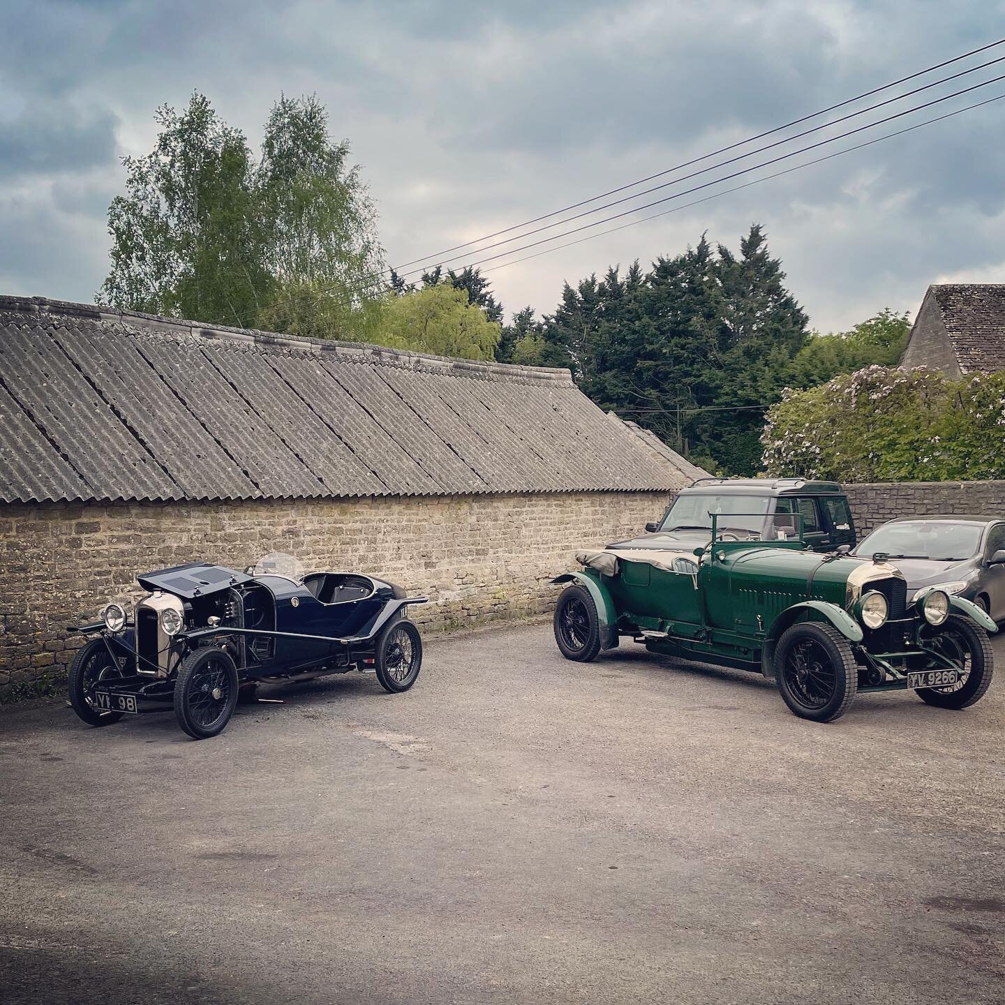 Waiting for the weekend #amilcar #akvr_uk #bentley #bentley4&frac12; #amilcarcgs #vscc #vintagecars #classiccars