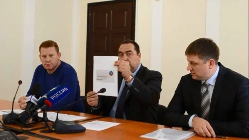 А тут, пресс-конференция для российских телезрителей, те кто собственно оплачивает создания этой карточки и остальных бед в Украине. А вы до сих пор думаете, что ваши налоги идут на оброзование и медобслуживане??? Ну ну.