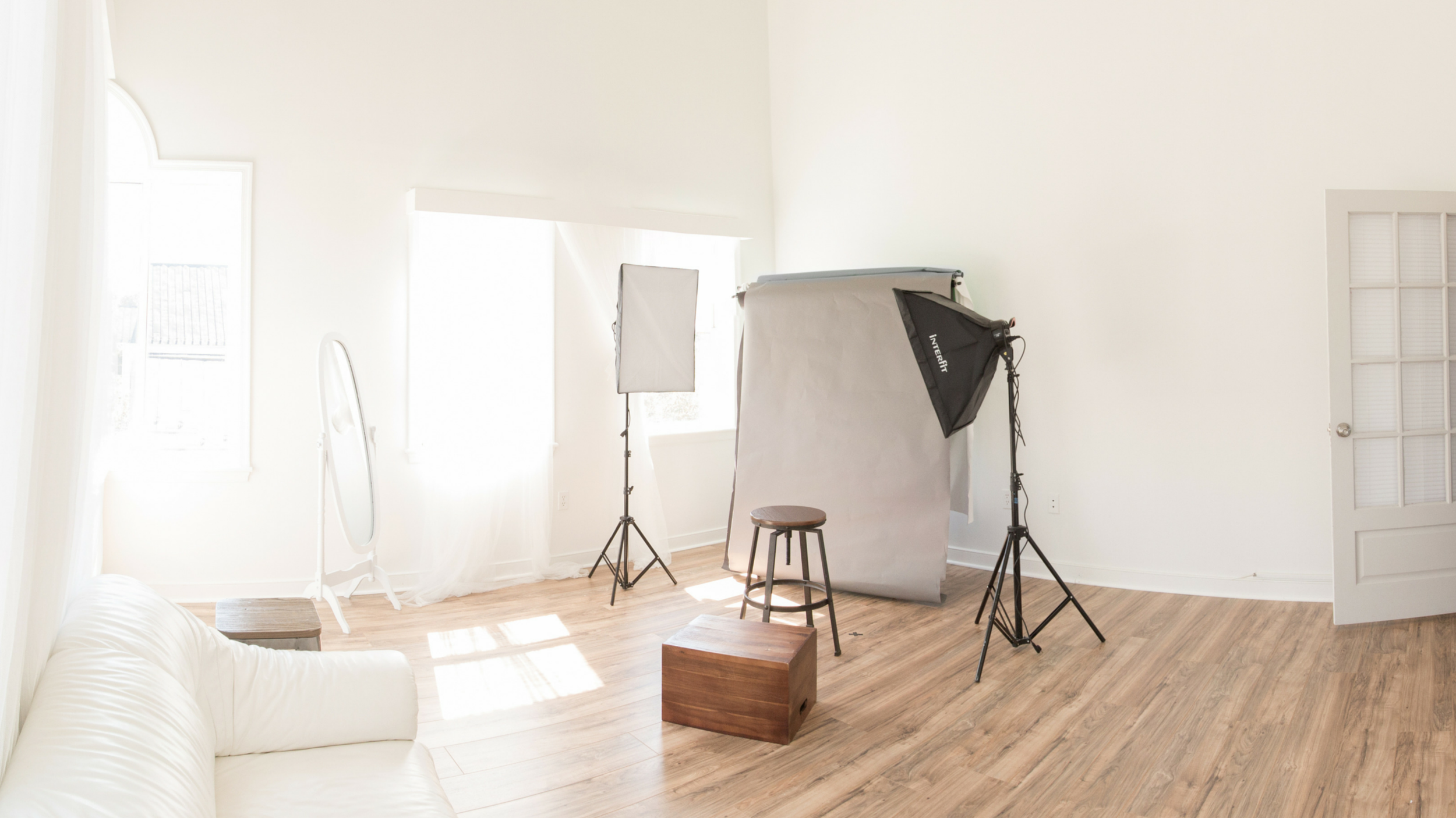 Alimond Studio's Natural Light Photography Studio in Downtown Leesburg, Va. &nbsp;This is where the magic happens! &nbsp;We capture Headshots and Family sessions right in this beautiful space!