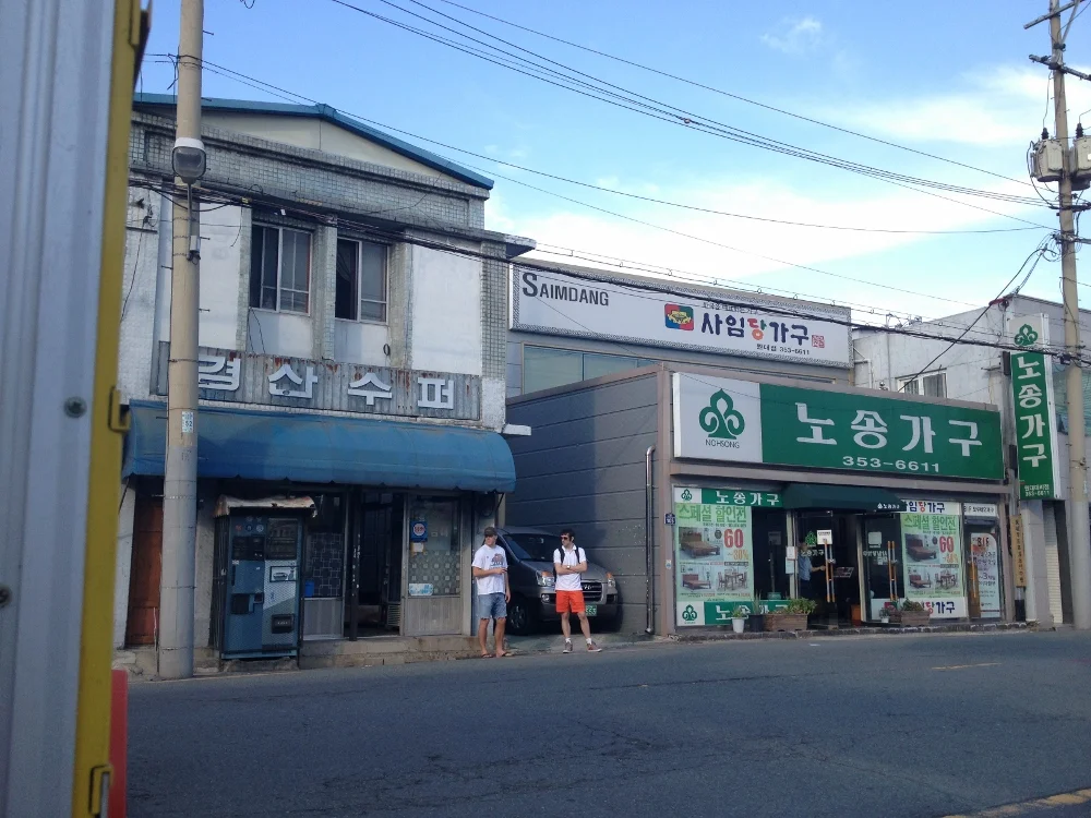 Deserted Daegu. Waiting around on the street with the closed dog soup restaurant (not pictured).