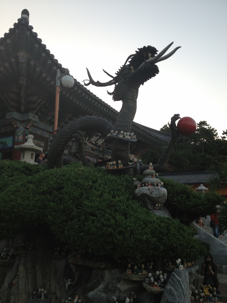  Dragon statue 