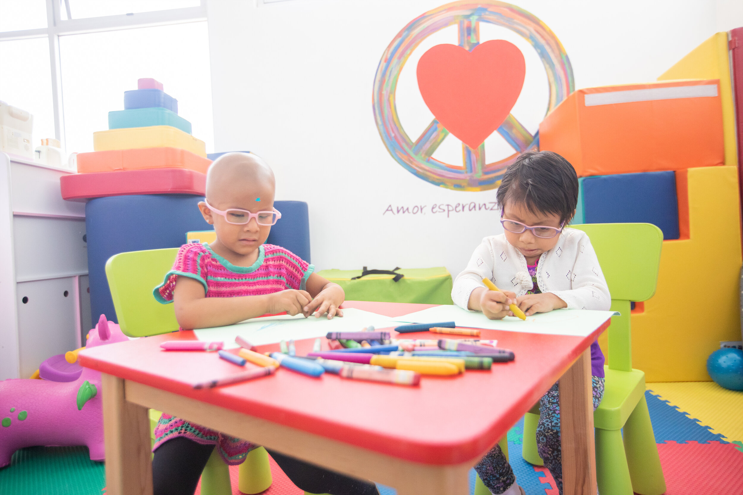  The Mexican nonprofit Casa de la Amistad provides shelter, transportation, food and medications for children from low-income families with cancer. The organization has been working with Microsoft technology for years. In 2017, Casa de la Amistad’s l