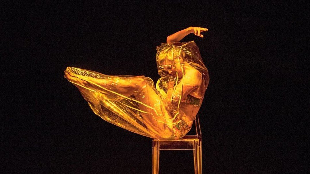@saraporterdance performs excerpts from her solo &quot;17 Seconds of Light&quot; within Elaine Whittaker's exhibit of &quot;Ode to a Fervent Sun&quot; 

🗓️ Performance: 
- Friday, May 10, 7pm
- Saturday, May 11, 3 pm &amp; 4 pm. 

Sara Porter, Dance