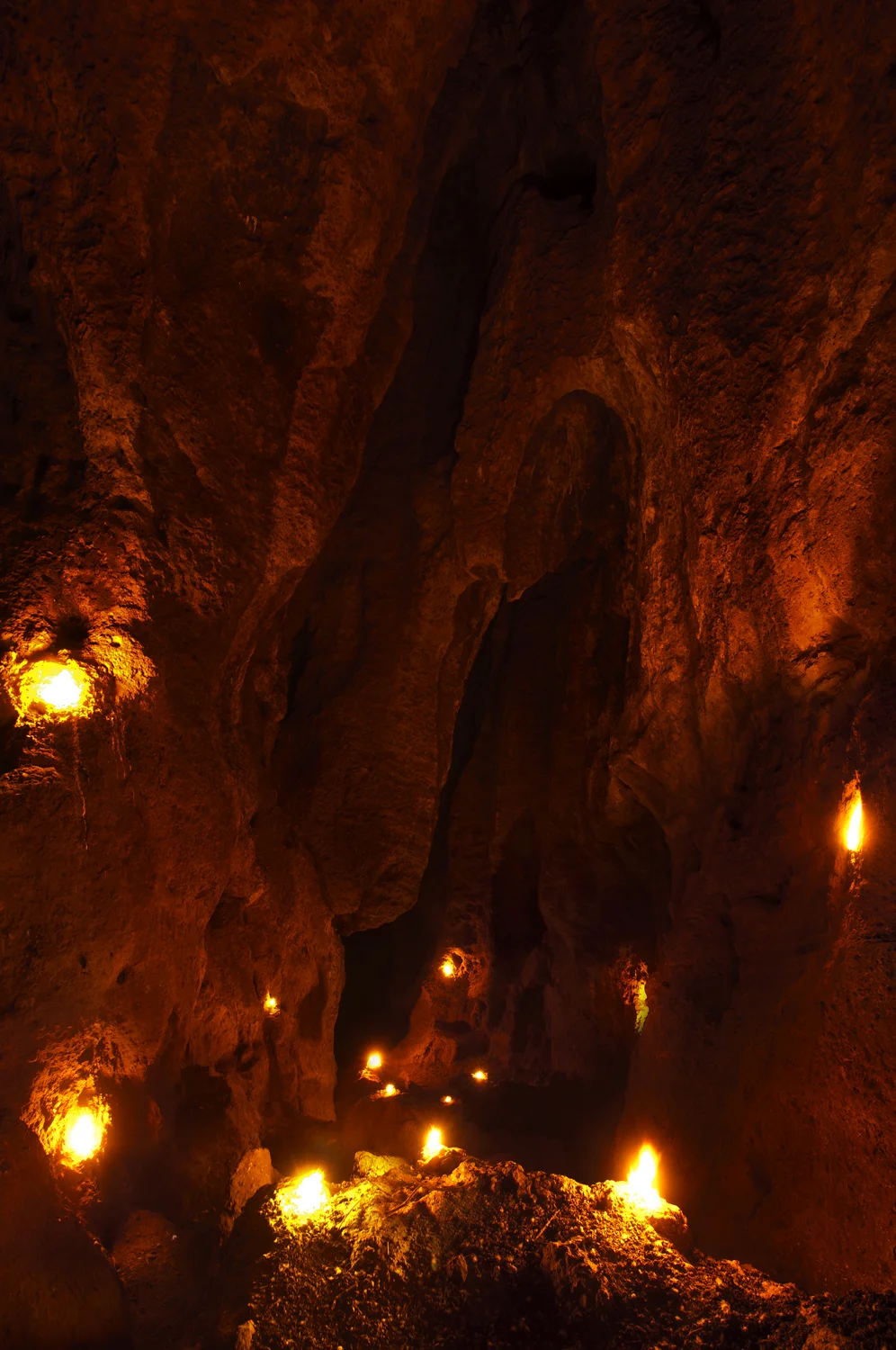 :: CAVE OF MUNITS ::