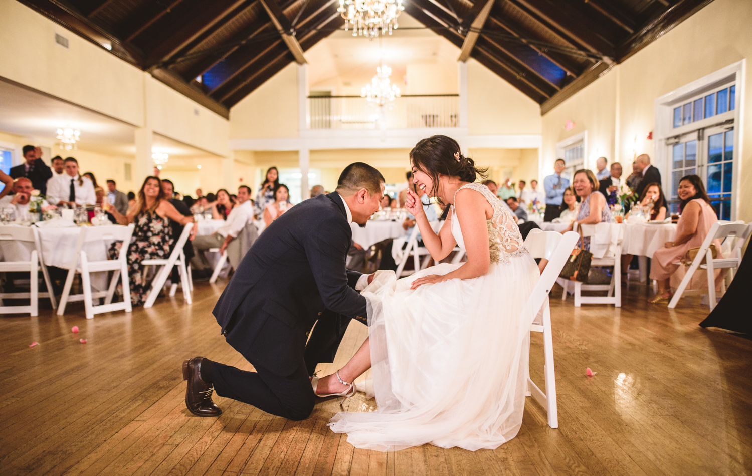 049 garter toss.jpg