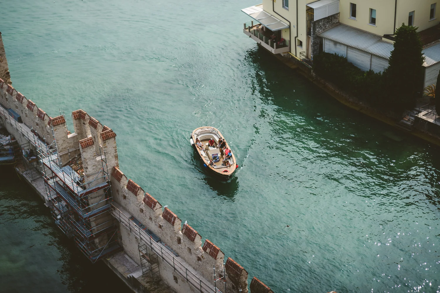 076 - boat on italian lake.jpg