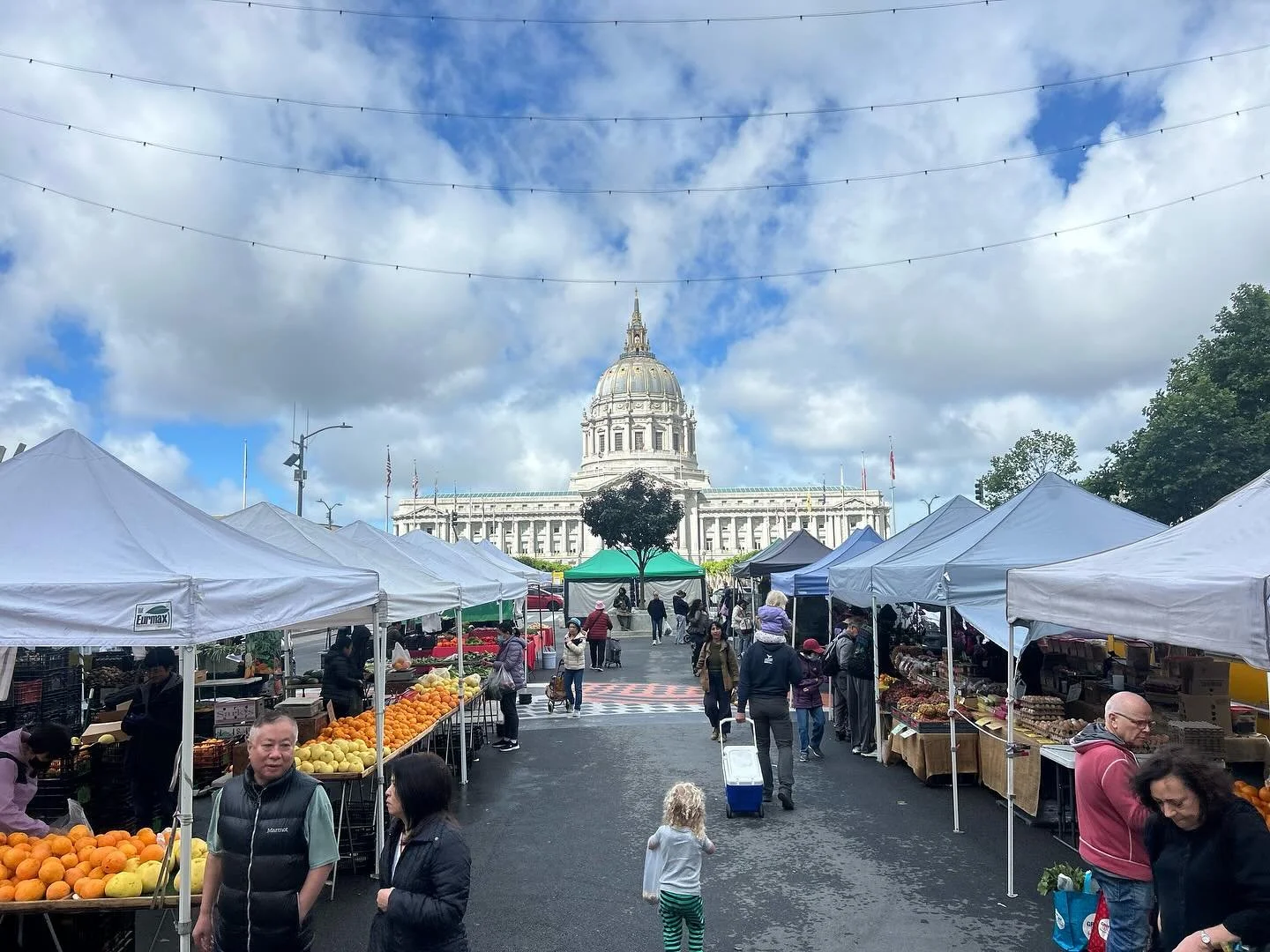 Happy Sunday!  We are OPEN as always so whether you&rsquo;re running 🏃&zwj;♀️ the @baytobreakers this morning or sleeping in 😴 - come on down and stock up! Also- welcome back VP Farm!
