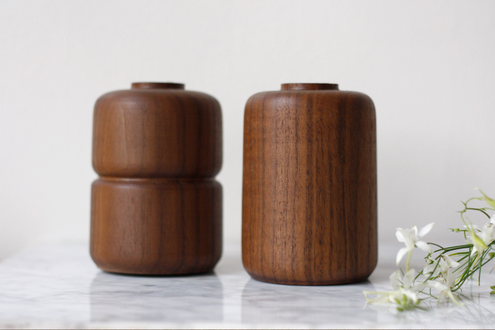 Walnut-Vases-Set_4.jpg