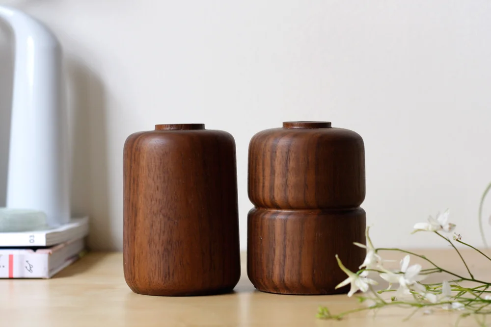 Walnut-Vases-Set_2.jpg