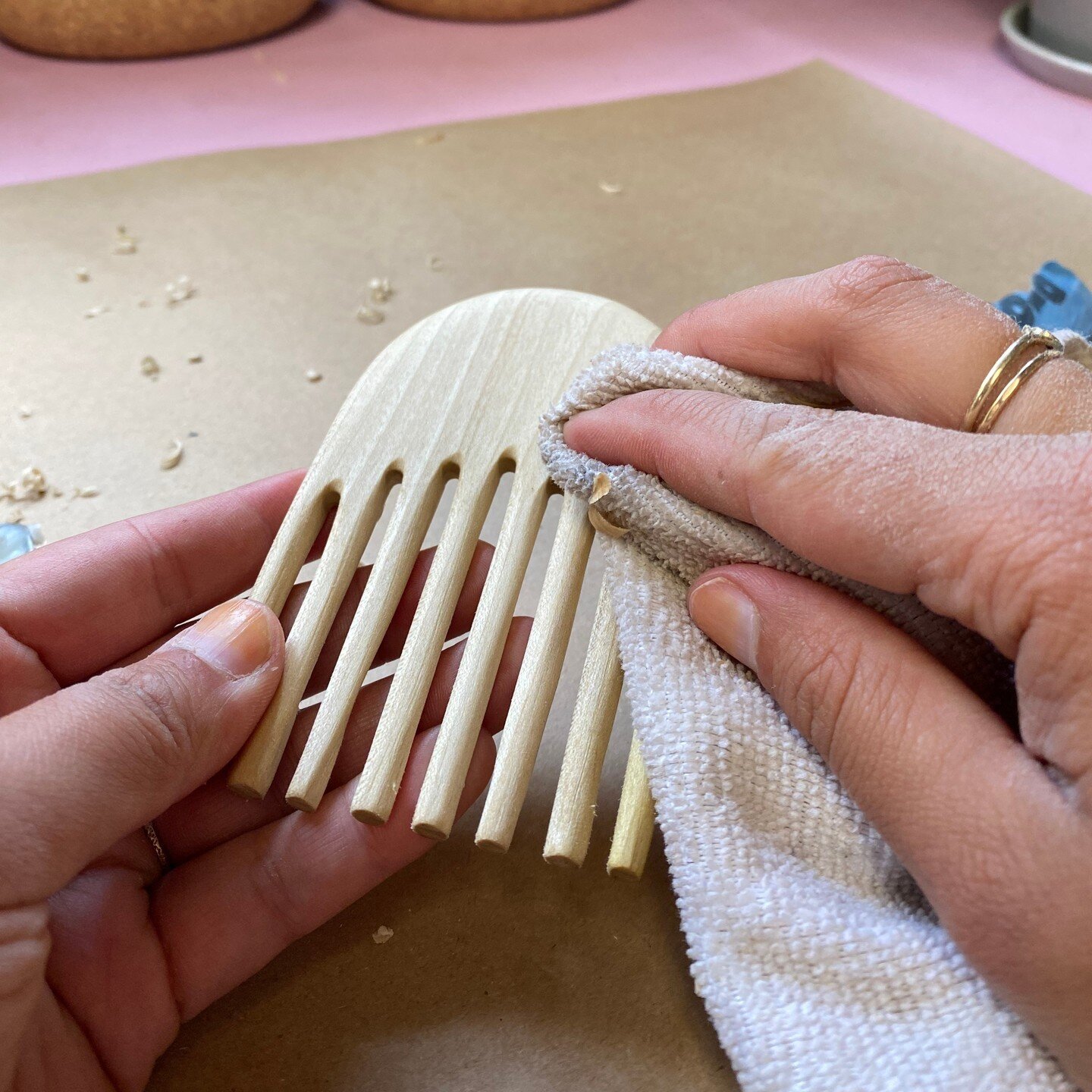 Sanding a finished project is the best part 😍 Can't wait to carve this Arch Comb with you guys! #melscarvingclub #handmade #whittling #carving